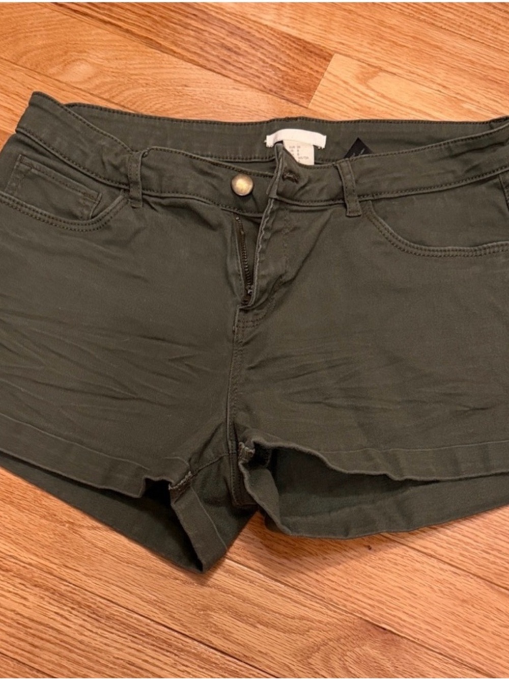 H&M Olive Green Stretch Denim Shorts Size 8 – Mid Rise Cuffed